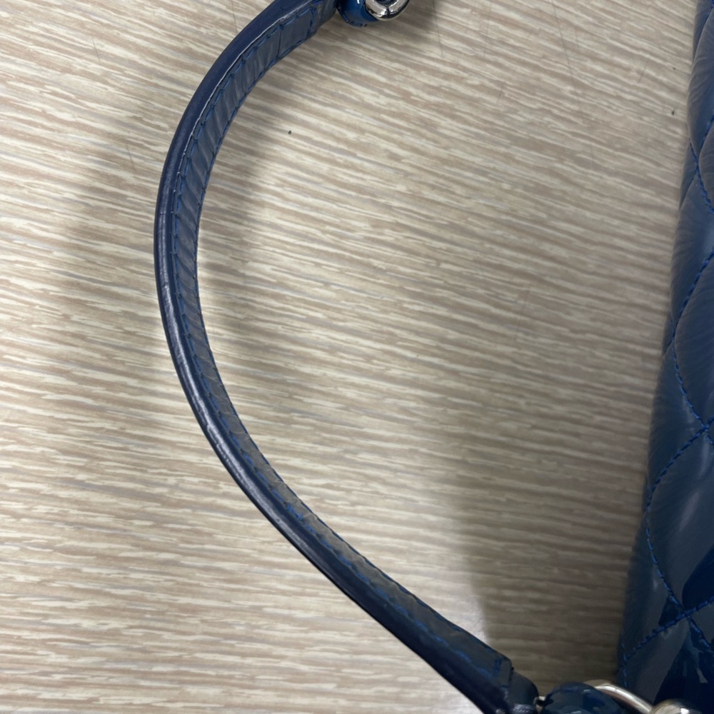 Chanel Navy Quilted Shoulder Bag - Picture 5 of 9